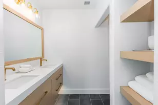 7027 N Scottsdale Rd, Paradise Valley, AZ 85253 - Photo 8