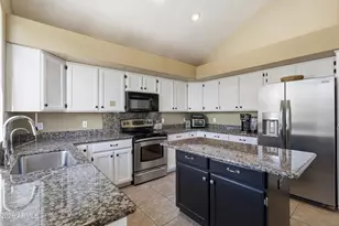 9922 N 57th Ln, Glendale, AZ 85302 - Photo 4