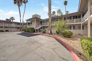 10862 N Fairway Ct E, Sun City, AZ 85351 - Photo 2