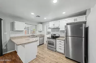 10537 W Lawrence Ln, Peoria, AZ 85345 - Photo 12