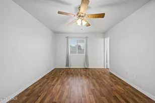 10537 W Lawrence Ln, Peoria, AZ 85345 - Photo 16