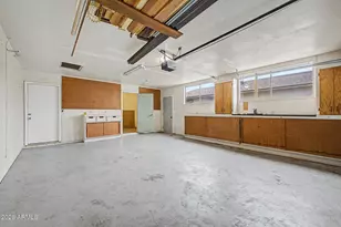 10537 W Lawrence Ln, Peoria, AZ 85345 - Photo 30