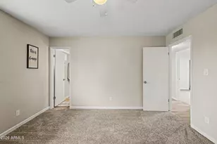 1425 W Wickieup Ln, Phoenix, AZ 85027 - Photo 14