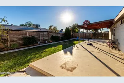 8001 W College Drive, Phoenix, AZ 85033 - Photo 10