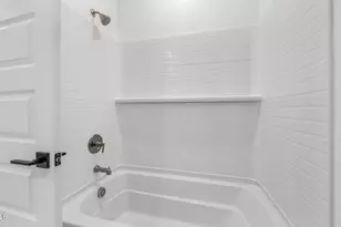 13359 W Eagle Feather Rd, Peoria, AZ 85383 - Photo 6