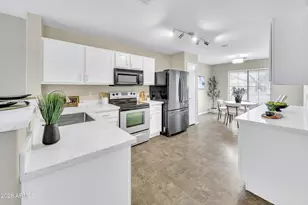 16210 W Caribbean Ln, Surprise, AZ 85379 - Photo 8