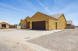 9461 W Kramer Pl, Arizona City, AZ 85123 - Photo 2