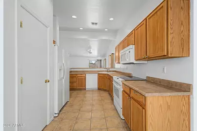 10809 W Cambridge Avenue, Avondale, AZ 85392 - Photo 6