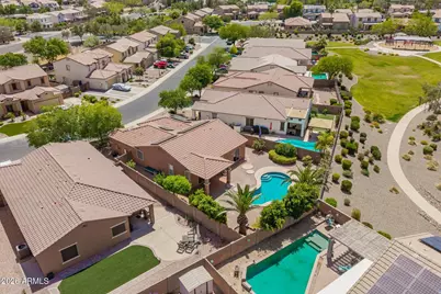 17544 W Port Royale Lane, Surprise, AZ 85388 - Photo 40