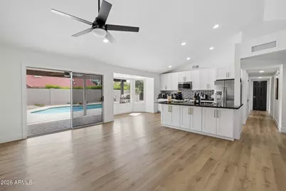 9003 E Windrose Drive, Scottsdale, AZ 85260 - Photo 18