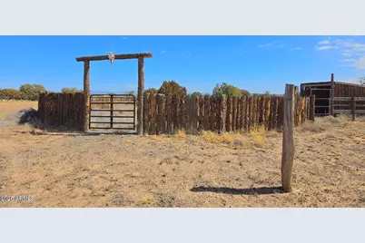 8495 W Antelope Run Road, Ash Fork, AZ 86320 - Photo 30