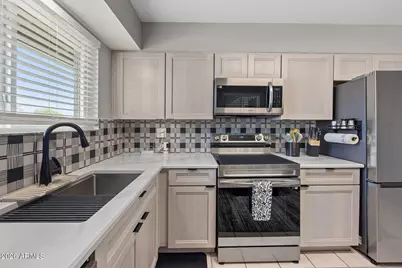 10210 W Snead Circle N, Sun City, AZ 85351 - Photo 14