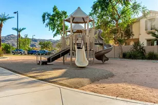 2837 E Dunbar Dr, Phoenix, AZ 85042 - Photo 32