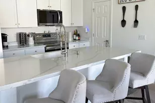 2837 E Dunbar Dr, Phoenix, AZ 85042 - Photo 6