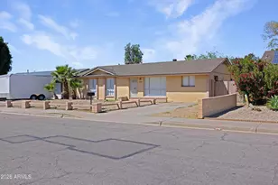 1826 W Behrend Dr, Phoenix, AZ 85027 - Photo 2