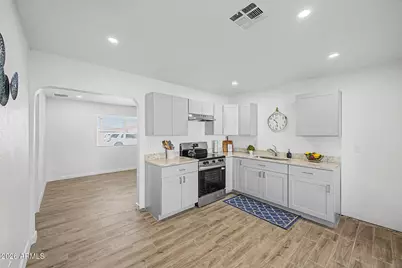 8221 N 29th Drive, Phoenix, AZ 85051 - Photo 10