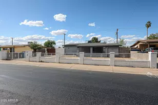 7616 W Mitchell Dr, Phoenix, AZ 85033 - Photo 4