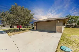 10110 W Royal Oak Rd, Sun City, AZ 85351 - Photo 4