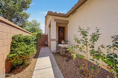 945 W Empress Tree Avenue, San Tan Valley, AZ 85140 - Photo 4