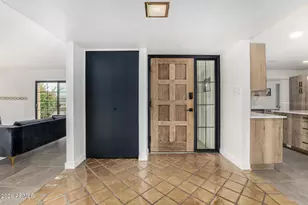 102 W Echo Ln, Phoenix, AZ 85021 - Photo 6