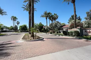 2929 W Yorkshire Dr, Phoenix, AZ 85027 - Photo 2