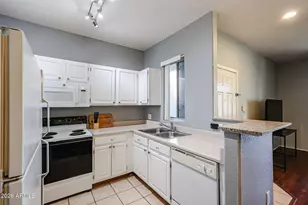 2929 W Yorkshire Dr, Phoenix, AZ 85027 - Photo 10