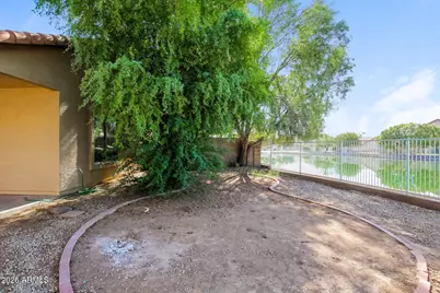 11017 W Wilshire Drive, Avondale, AZ 85392 - Photo 2