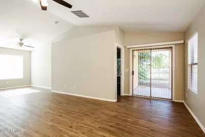 11017 W Wilshire Drive, Avondale, AZ 85392 - Photo 6