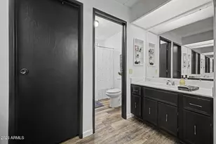 2535 E Oraibi Dr, Phoenix, AZ 85050 - Photo 10