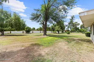 10801 W Caron Dr, Sun City, AZ 85351 - Photo 22