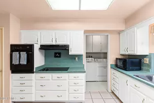 10801 W Caron Dr, Sun City, AZ 85351 - Photo 10