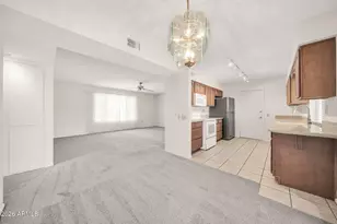 10802 W Hutton Dr, Sun City, AZ 85351 - Photo 4