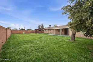 3709 W Echo Ln, Phoenix, AZ 85051 - Photo 10
