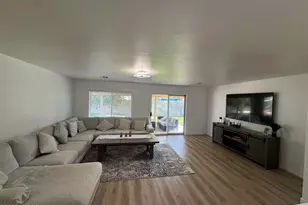 2739 E Beverly Ln, Phoenix, AZ 85032 - Photo 2