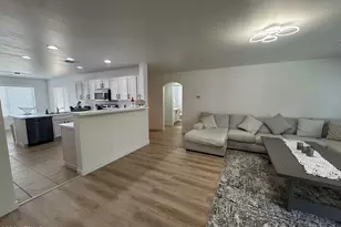 2739 E Beverly Ln, Phoenix, AZ 85032 - Photo 4