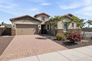 3930 E Chestnut Ln, Gilbert, AZ 85298 - Photo 2