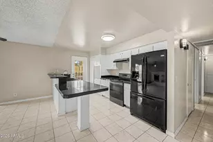 3048 W Acoma Dr, Phoenix, AZ 85053 - Photo 8