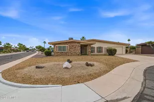 10801 W Mimosa Dr, Sun City, AZ 85373 - Photo 2