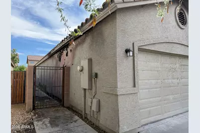 10141 W Illini Street, Tolleson, AZ 85353 - Photo 2