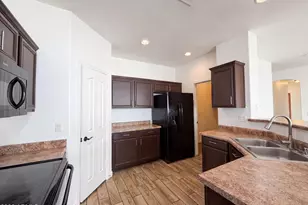 606 W Beautiful Ln, Phoenix, AZ 85041 - Photo 8