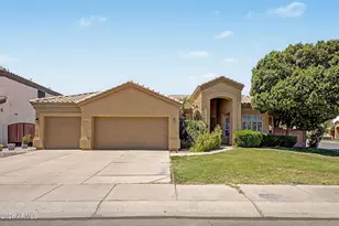 3092 S Pennington Dr, Chandler, AZ 85248 - Photo 2