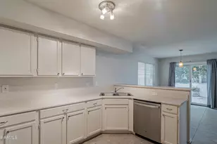 528 S Sunrise Dr, Gilbert, AZ 85233 - Photo 8