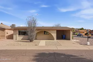 2201 E Gretta Pl, Phoenix, AZ 85022 - Photo 1
