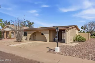 2201 E Gretta Pl, Phoenix, AZ 85022 - Photo 2