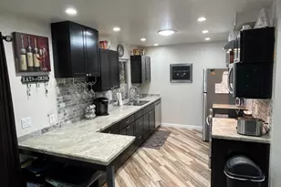 9110 W Long Hills Dr, Sun City, AZ 85351 - Photo 10