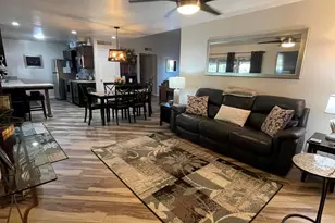 9110 W Long Hills Dr, Sun City, AZ 85351 - Photo 8