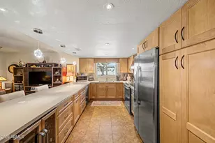 8542 N 48th Ln, Glendale, AZ 85302 - Photo 16