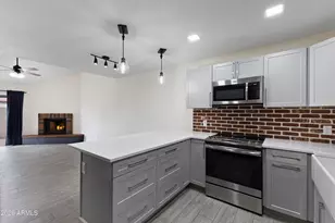 2118 E Center Ln, Tempe, AZ 85281 - Photo 10