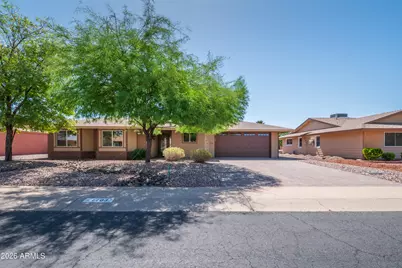 11037 W Meade Drive, Sun City, AZ 85351 - Photo 8