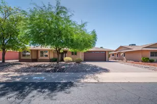 11037 W Meade Dr, Sun City, AZ 85351 - Photo 8